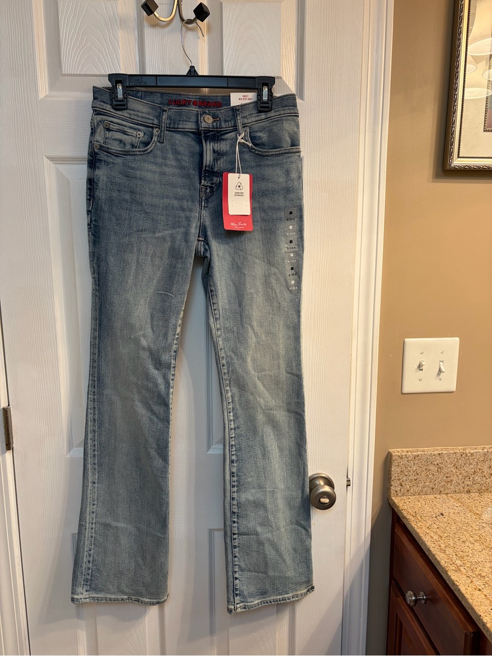 Lucky Brand light Blue Women's mid-rise boot cut jeans